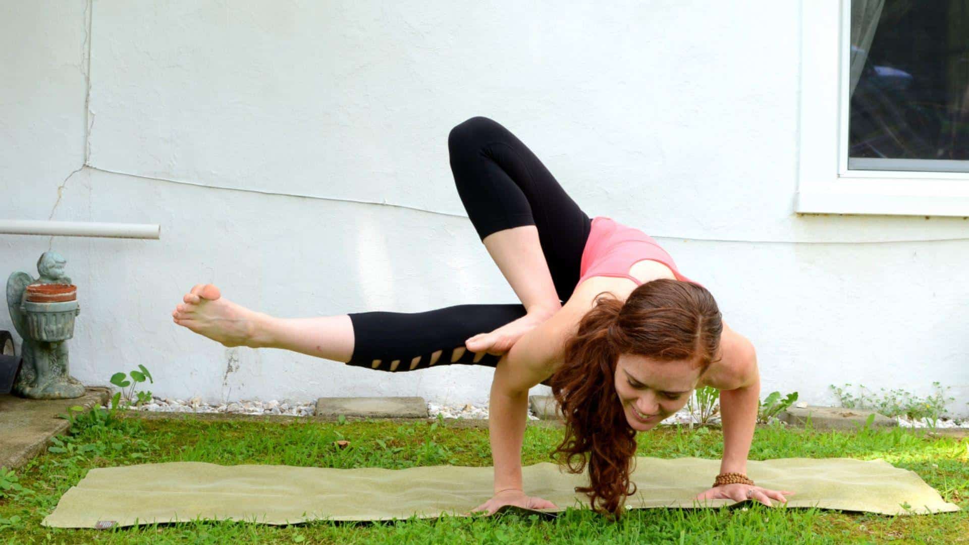 Grasshopper Pose (Parsva Bhuja Dandasana) 